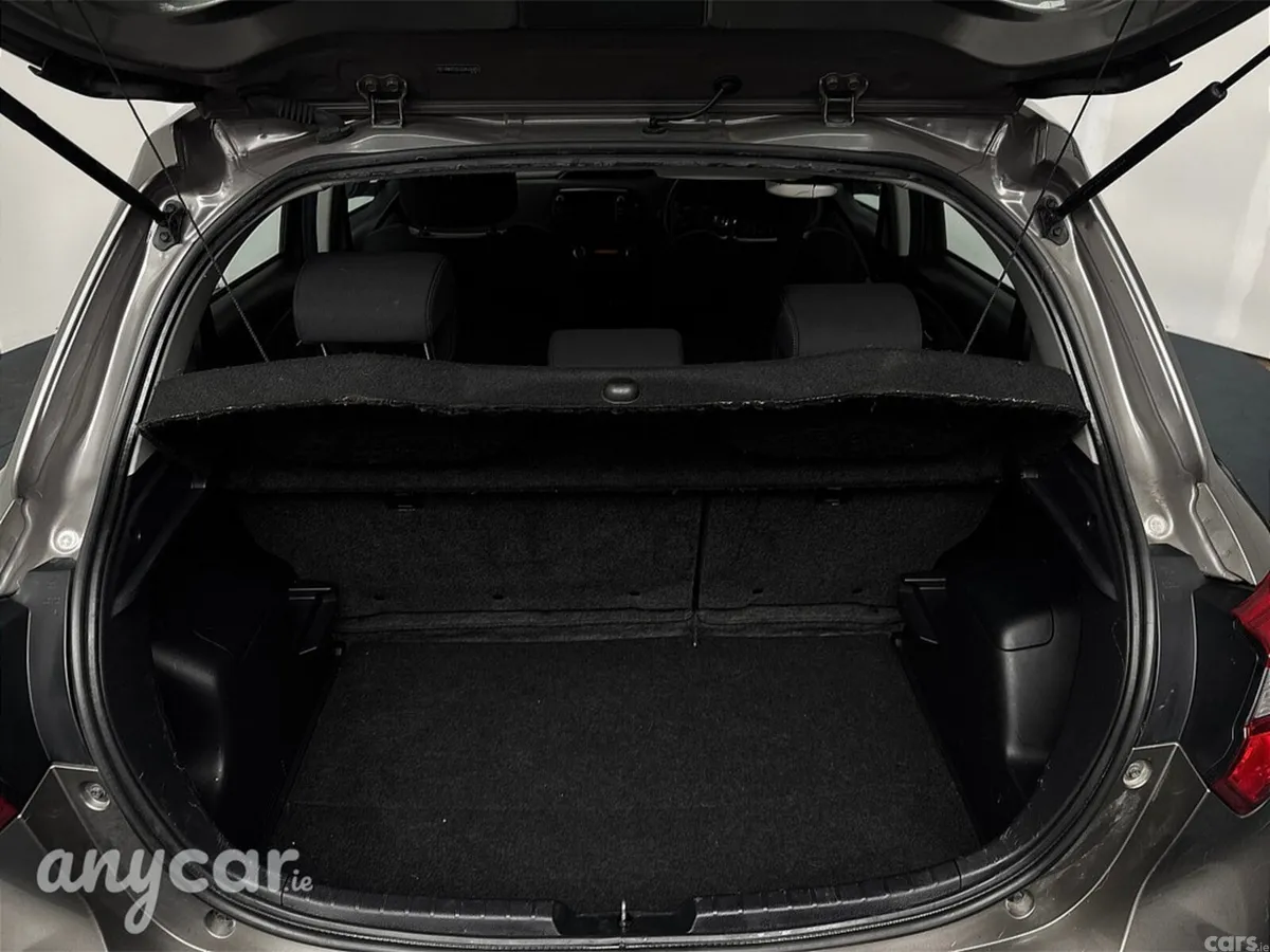 Toyota Yaris MPV, Petrol Hybrid, 2018, Grey
