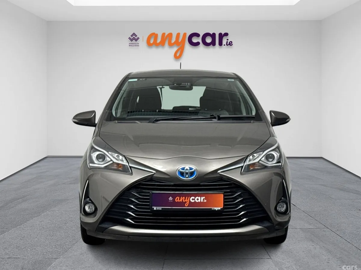 Toyota Yaris MPV, Petrol Hybrid, 2018, Grey