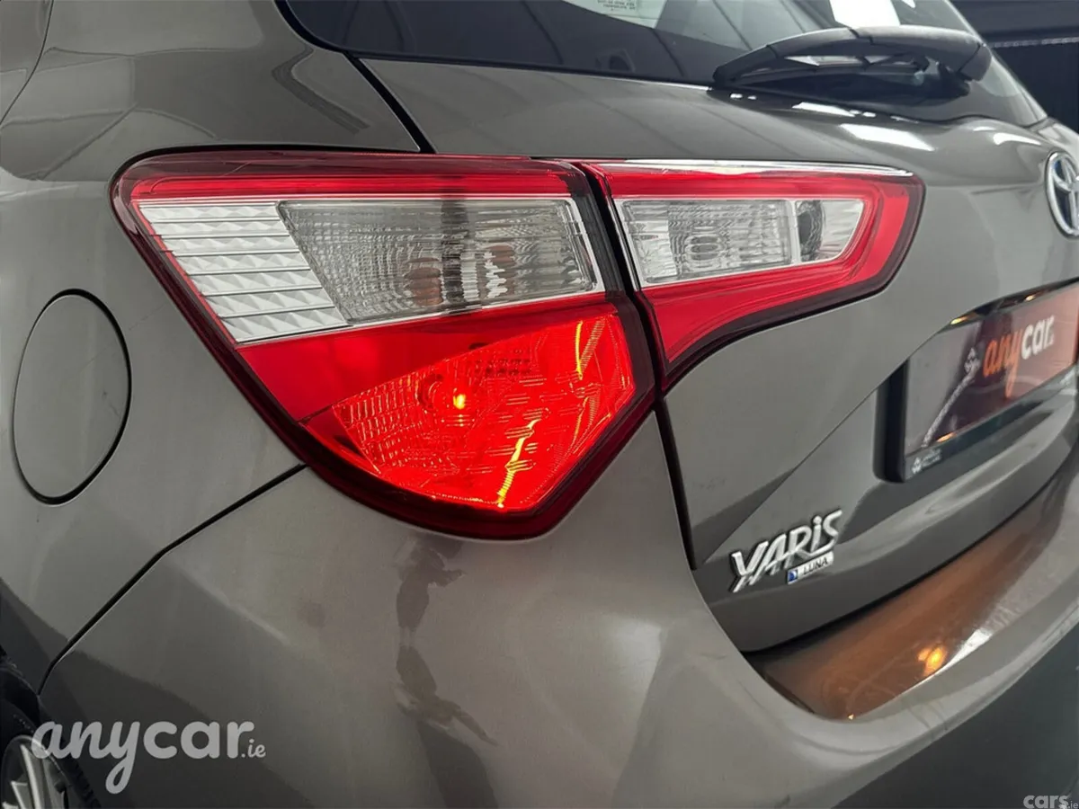 Toyota Yaris MPV, Petrol Hybrid, 2018, Grey