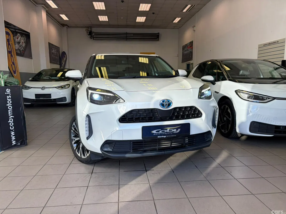 Toyota Yaris Cross Hatchback, Petrol Hybrid, 2022, White