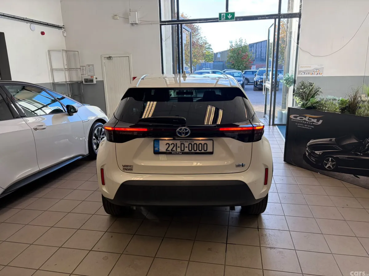 Toyota Yaris Cross Hatchback, Petrol Hybrid, 2022, White