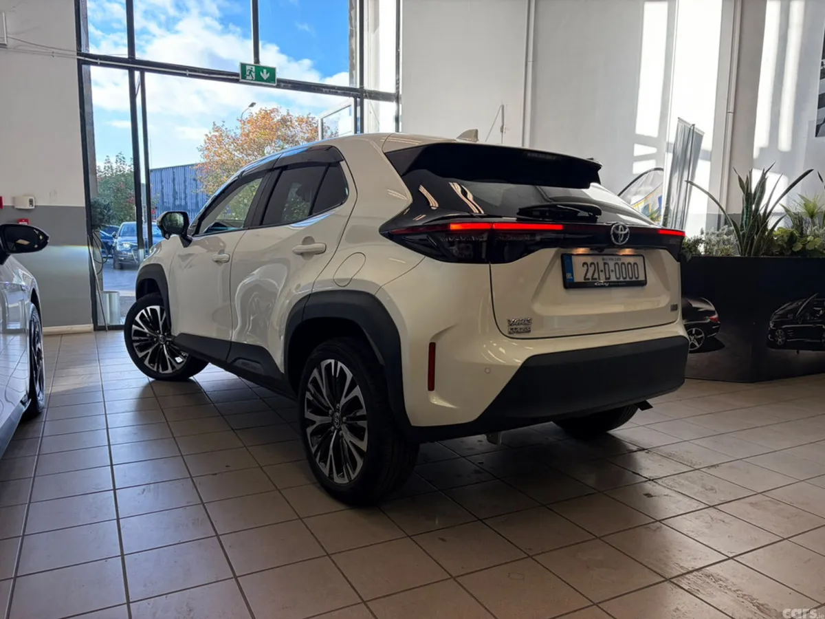 Toyota Yaris Cross Hatchback, Petrol Hybrid, 2022, White
