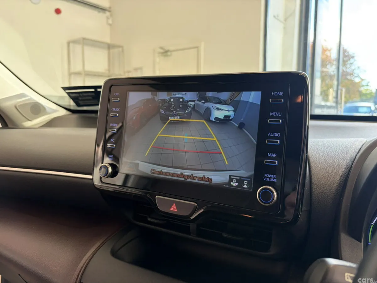 Toyota Yaris Cross Hatchback, Petrol Hybrid, 2022, White