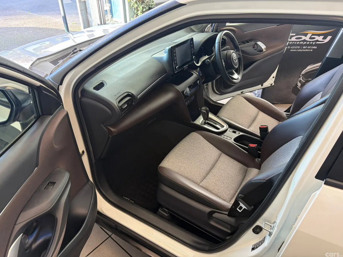 Toyota Yaris Cross Hatchback, Petrol Hybrid, 2022, White
