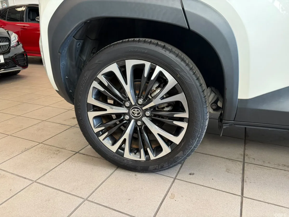 Toyota Yaris Cross Hatchback, Petrol Hybrid, 2022, White