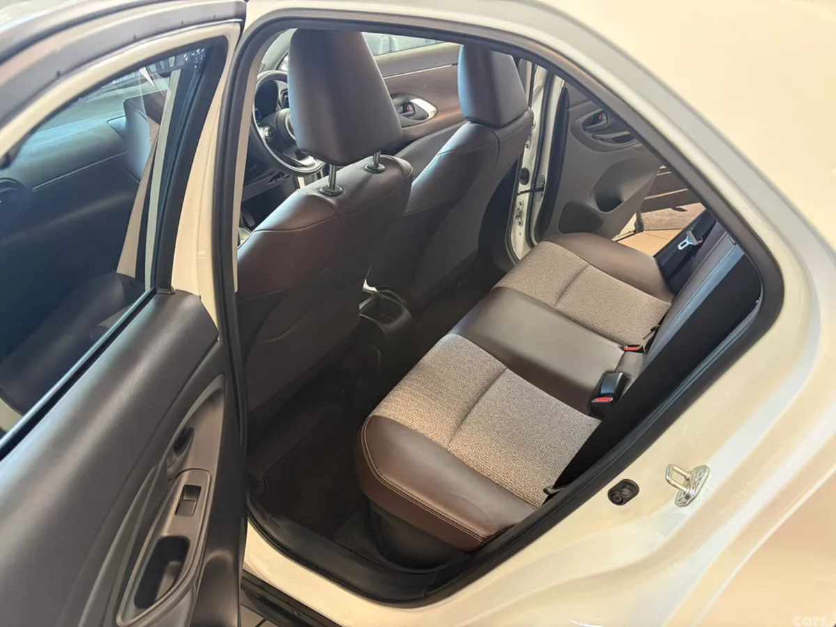 Toyota Yaris Cross Hatchback, Petrol Hybrid, 2022, White