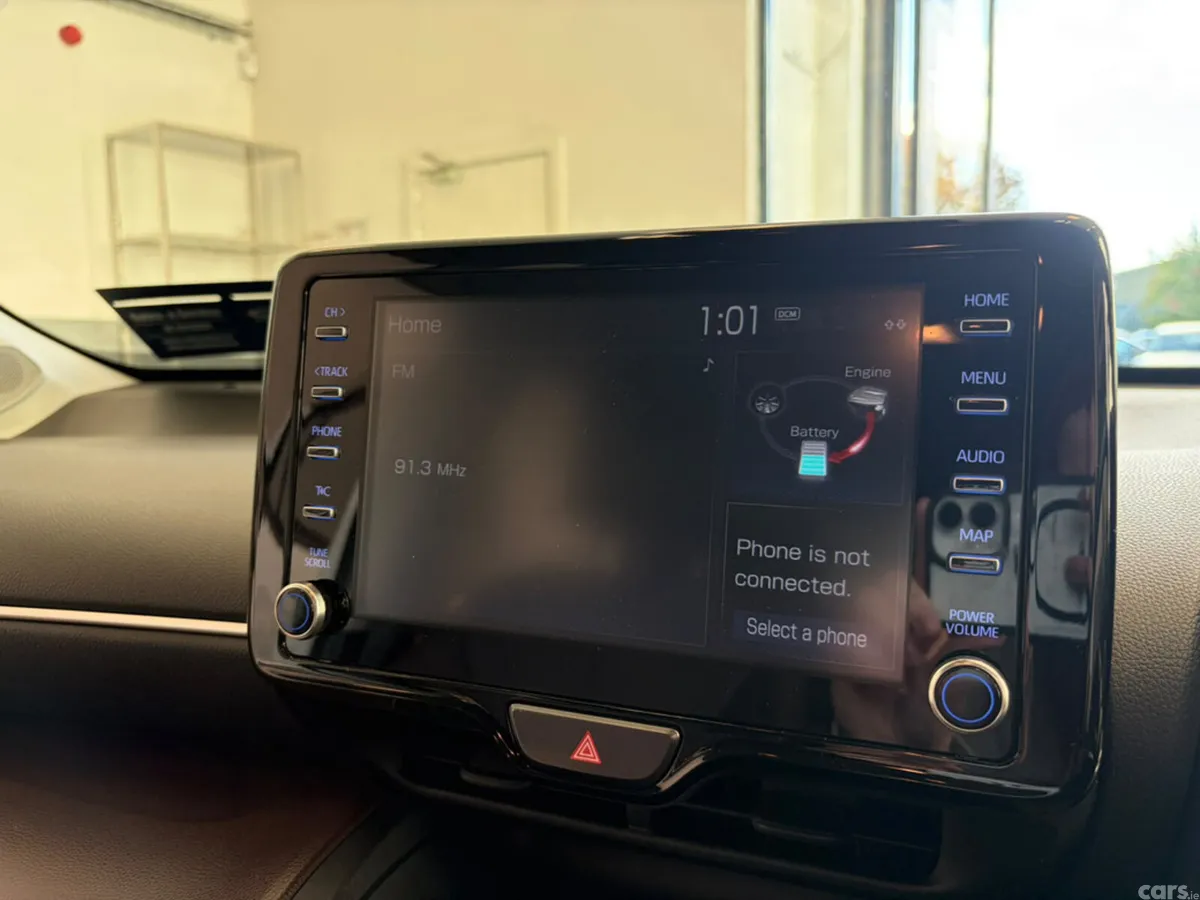 Toyota Yaris Cross Hatchback, Petrol Hybrid, 2022, White