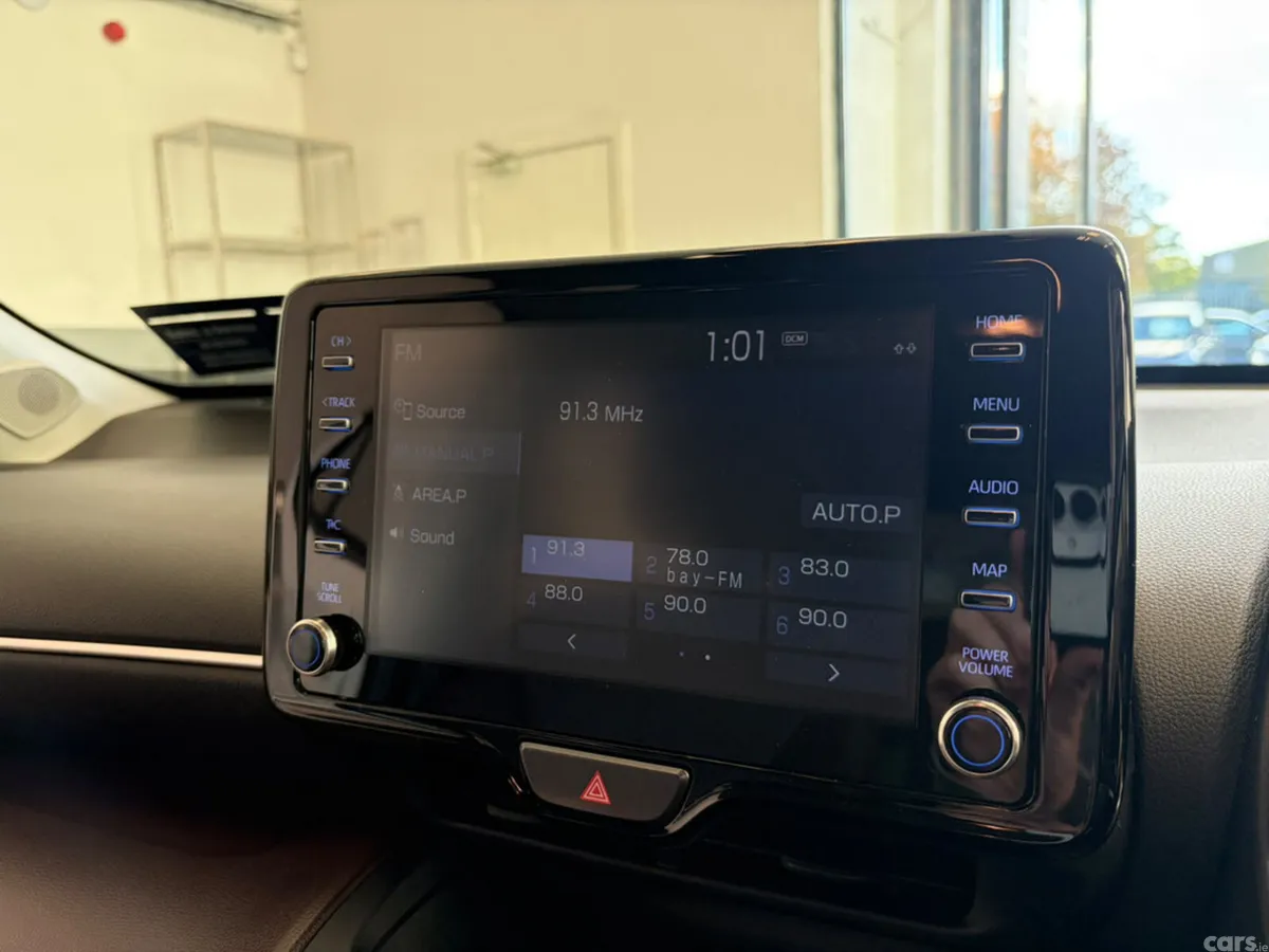 Toyota Yaris Cross Hatchback, Petrol Hybrid, 2022, White