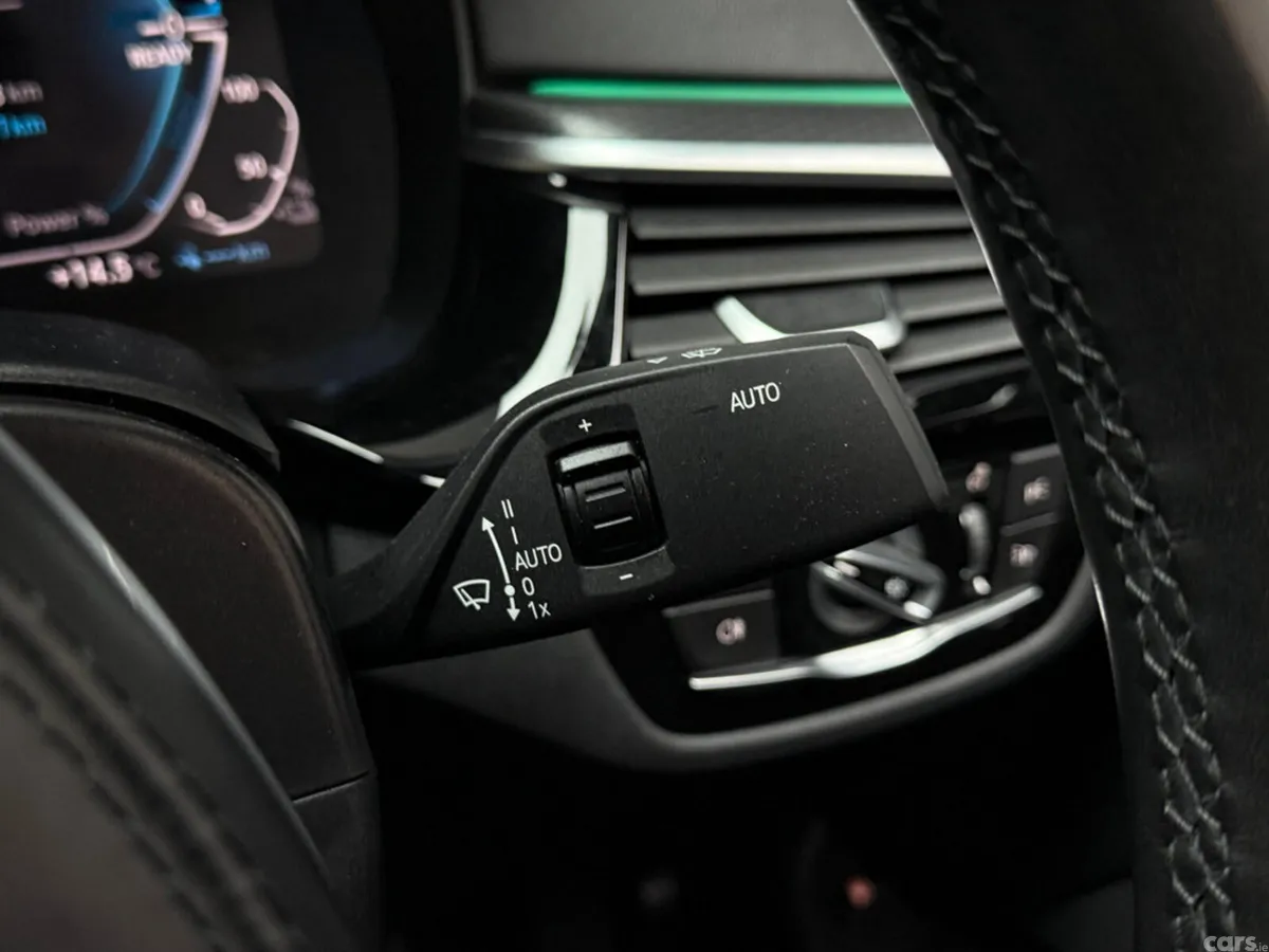 BMW 5-Series Saloon, Petrol Plug-in Hybrid, 2022, Blue