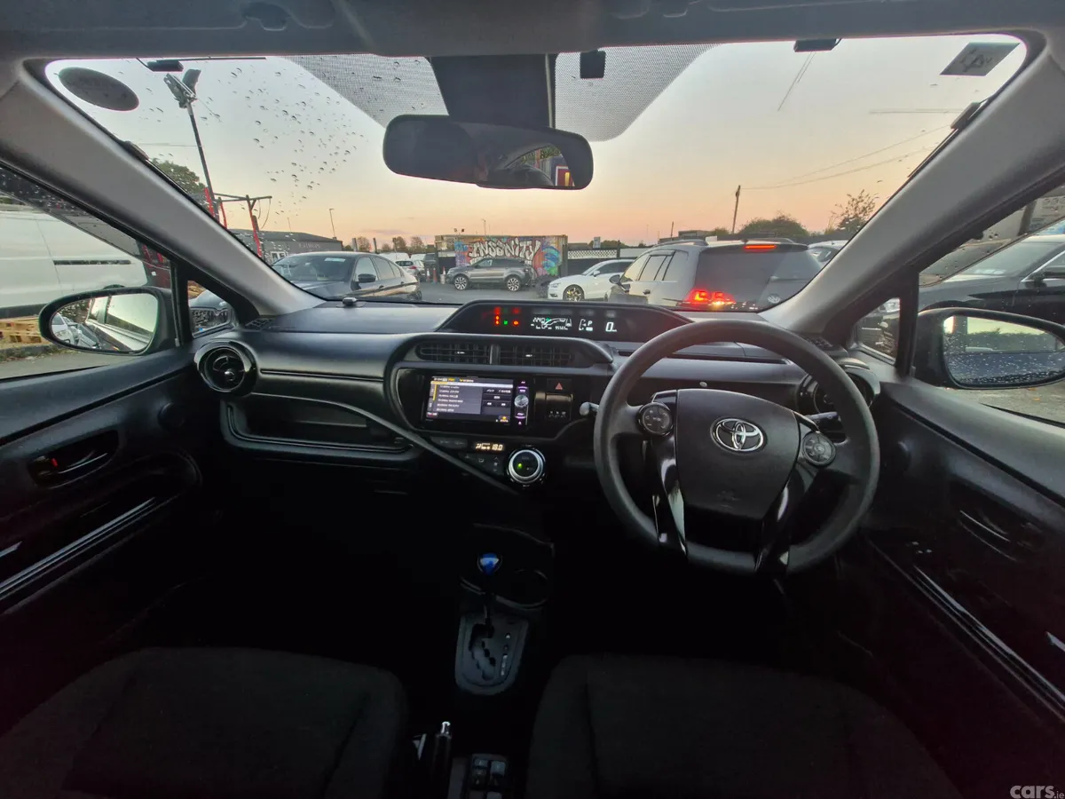 Toyota Aqua Hatchback, Petrol Hybrid, 2017, Blue