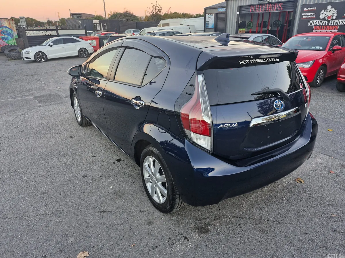 Toyota Aqua Hatchback, Petrol Hybrid, 2017, Blue
