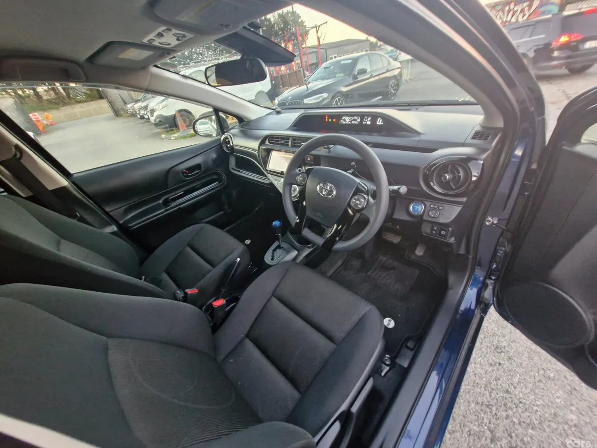 Toyota Aqua Hatchback, Petrol Hybrid, 2017, Blue