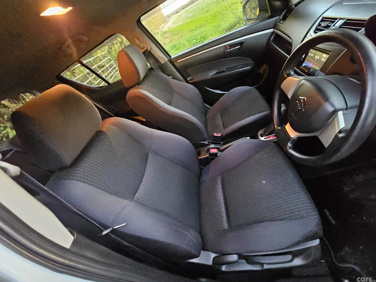 Suzuki Swift Hatchback, Petrol, 2015, White
