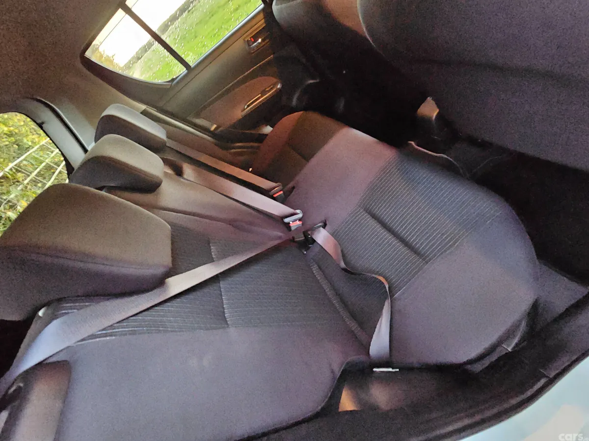Suzuki Swift Hatchback, Petrol, 2015, White