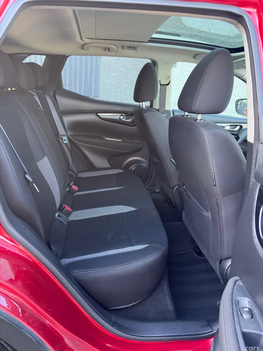 Nissan Qashqai MPV, Diesel, 2018, Red