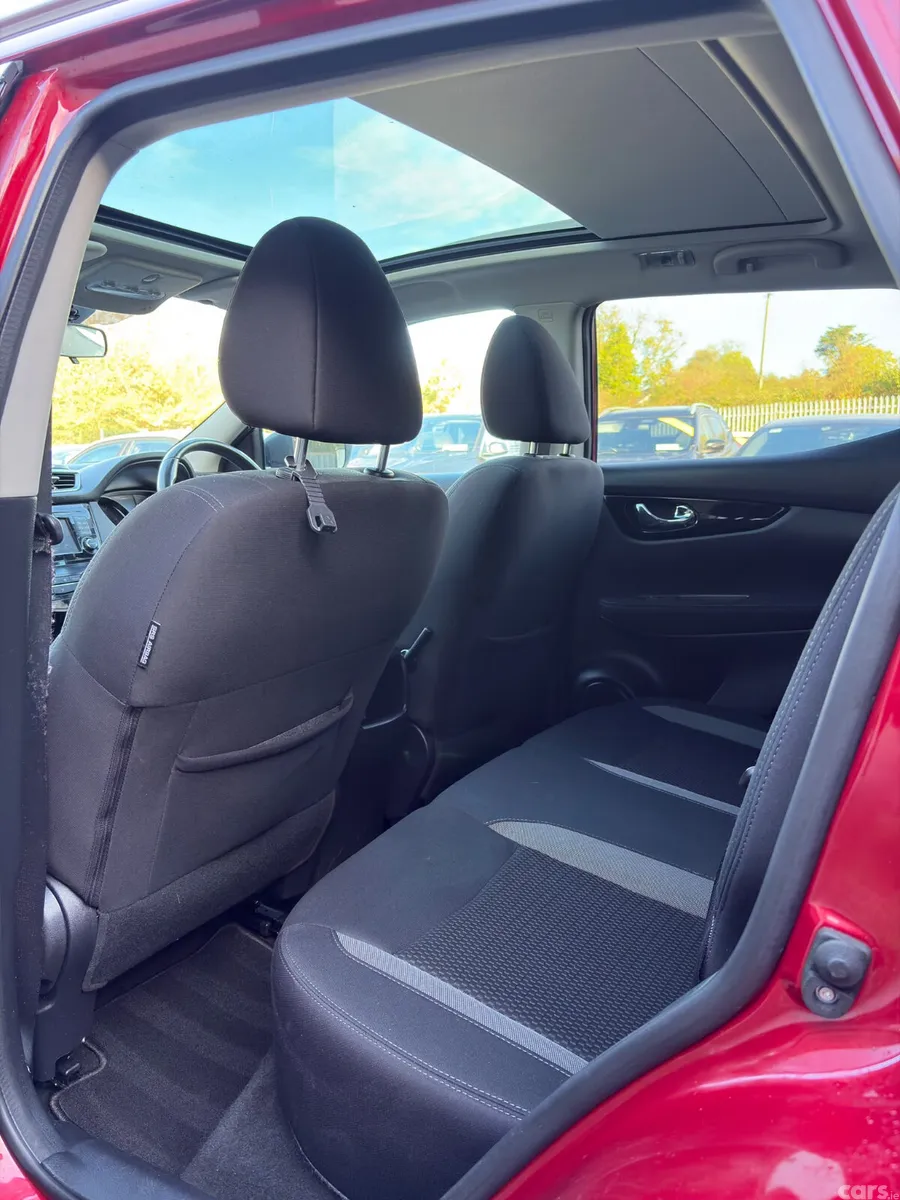 Nissan Qashqai MPV, Diesel, 2018, Red