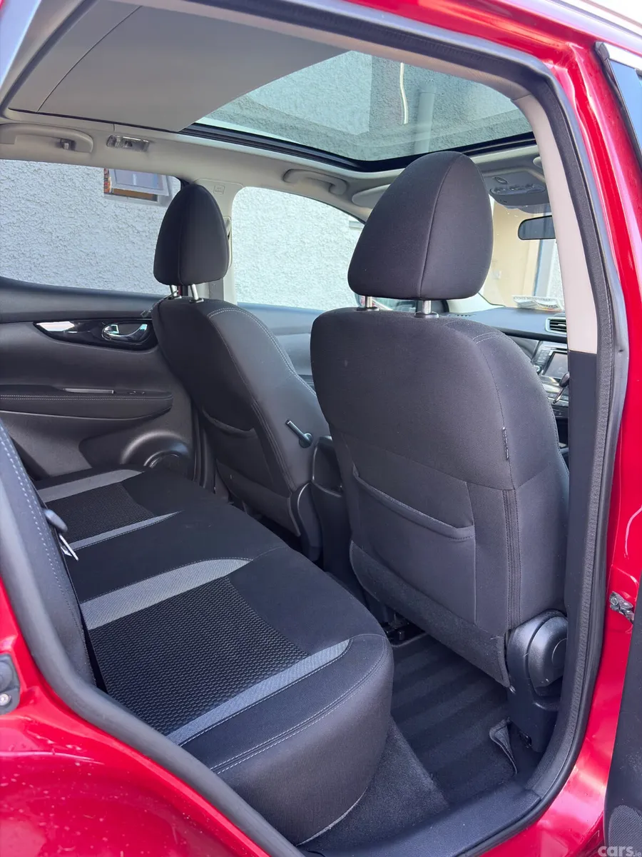 Nissan Qashqai MPV, Diesel, 2018, Red