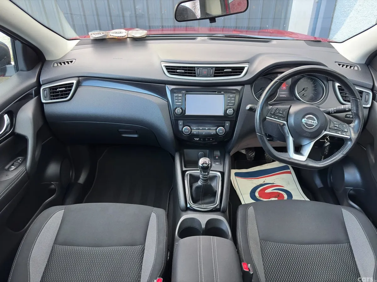 Nissan Qashqai MPV, Diesel, 2018, Red