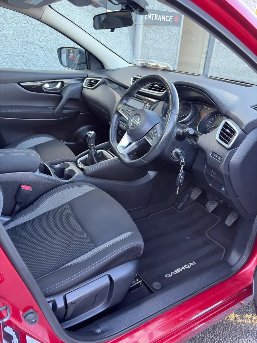 Nissan Qashqai MPV, Diesel, 2018, Red
