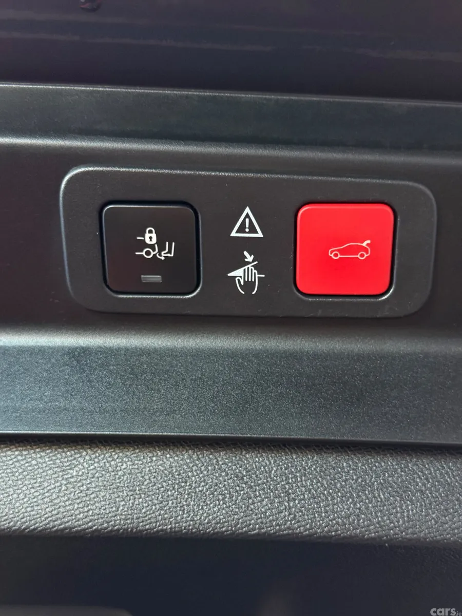 Peugeot 5008 MPV, Diesel, 2018, White