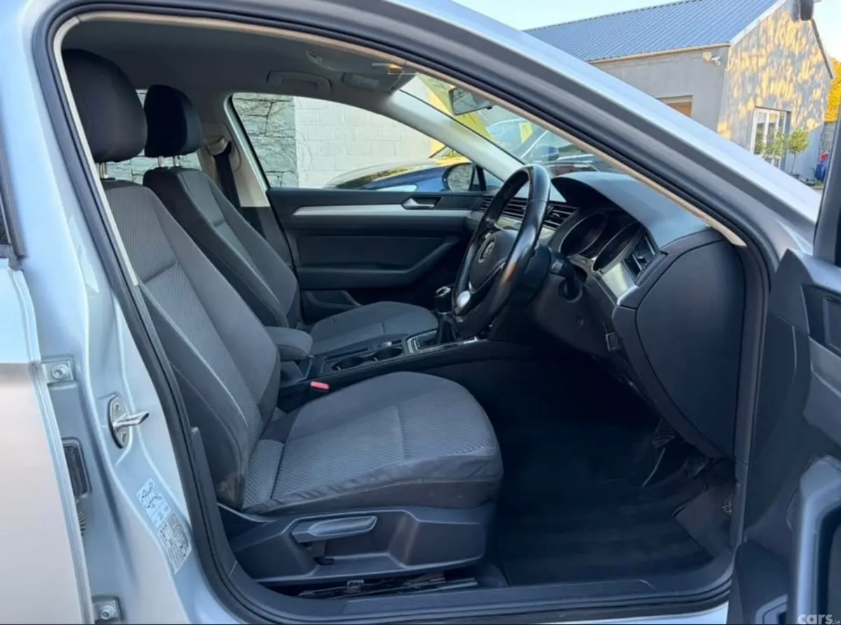 Volkswagen Passat Saloon, Diesel, 2017, Grey