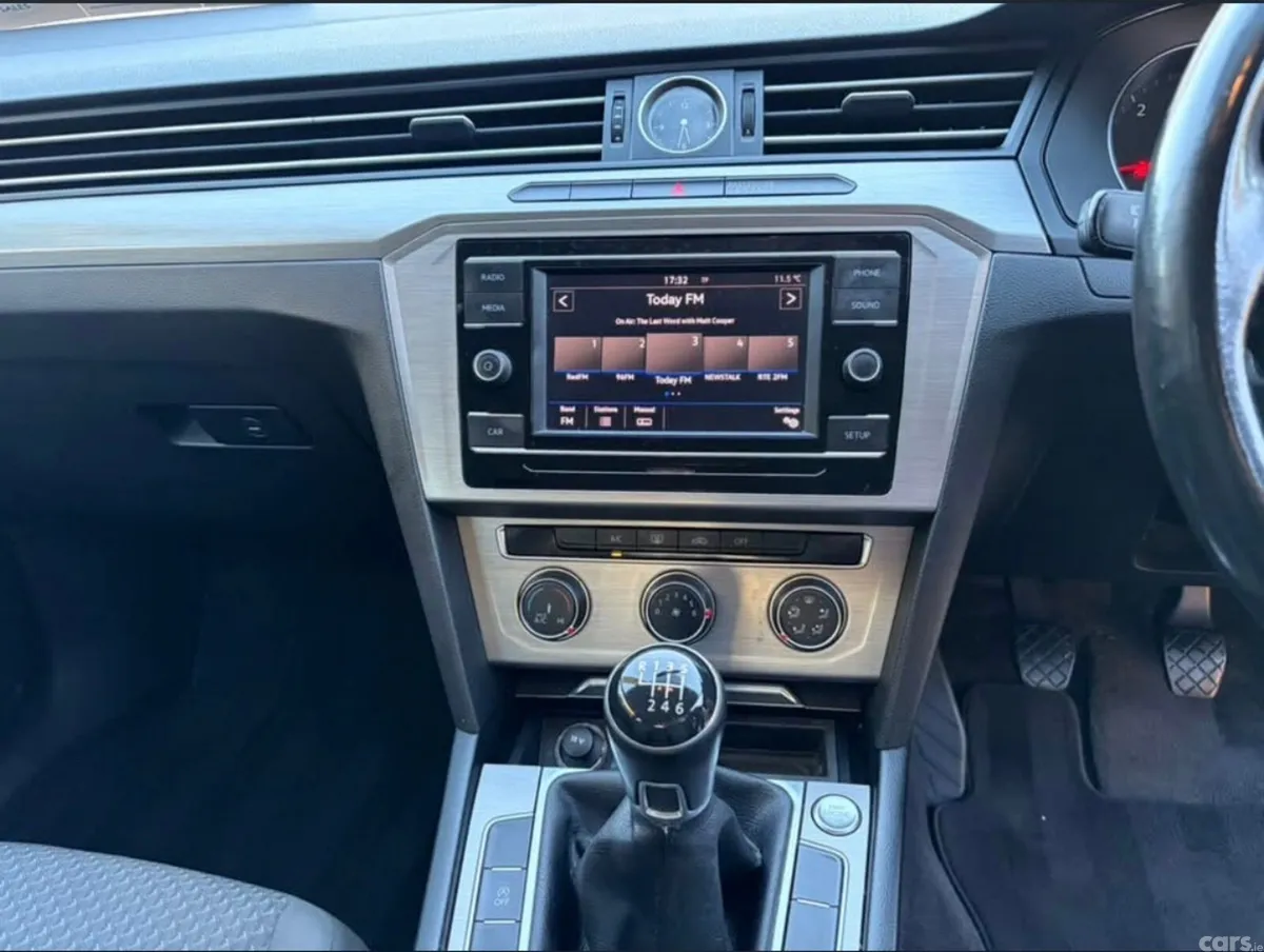 Volkswagen Passat Saloon, Diesel, 2017, Grey