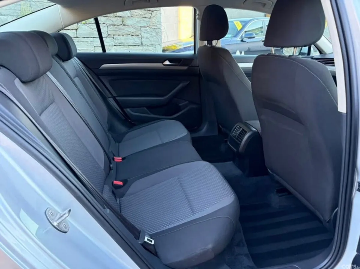 Volkswagen Passat Saloon, Diesel, 2017, Grey