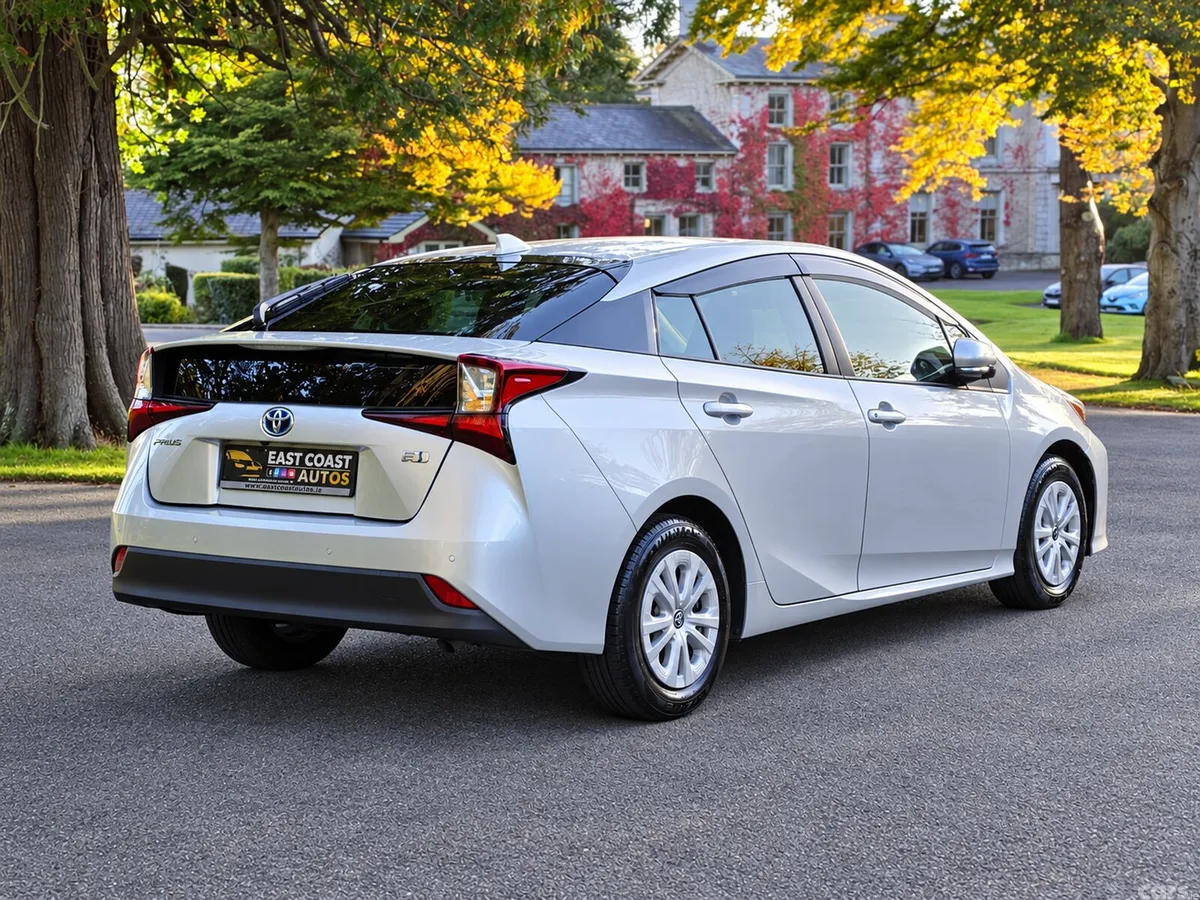 Toyota Prius Saloon, Petrol Hybrid, 2021, Silver