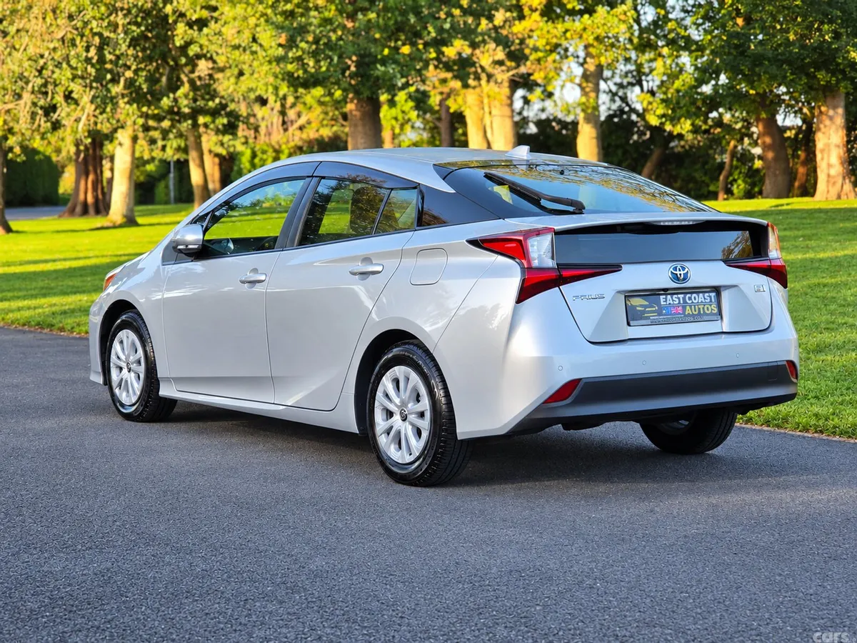 Toyota Prius Saloon, Petrol Hybrid, 2021, Silver