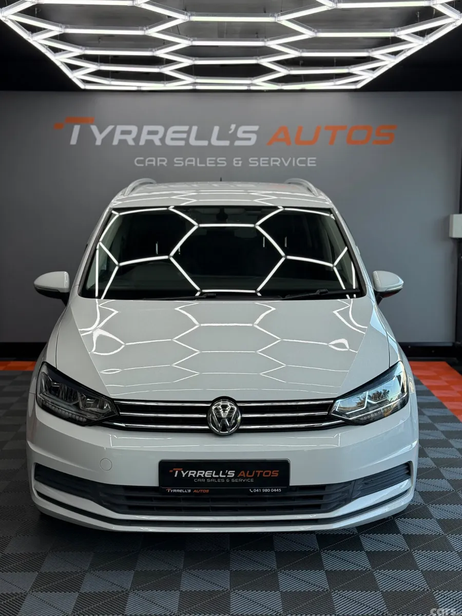 Volkswagen Touran MPV, Petrol, 2017, White
