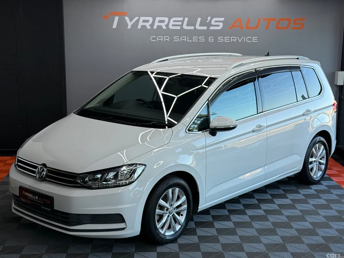 Volkswagen Touran MPV, Petrol, 2017, White