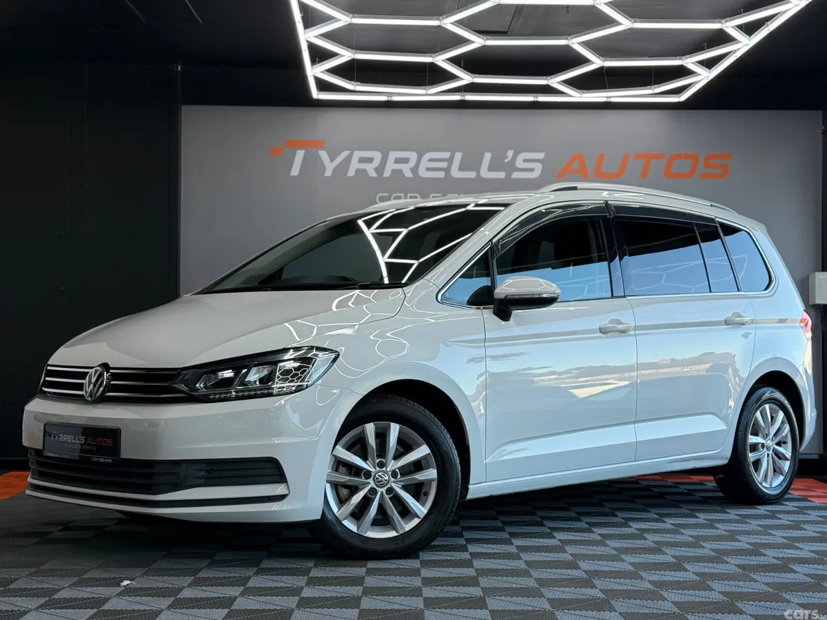 Volkswagen Touran MPV, Petrol, 2017, White