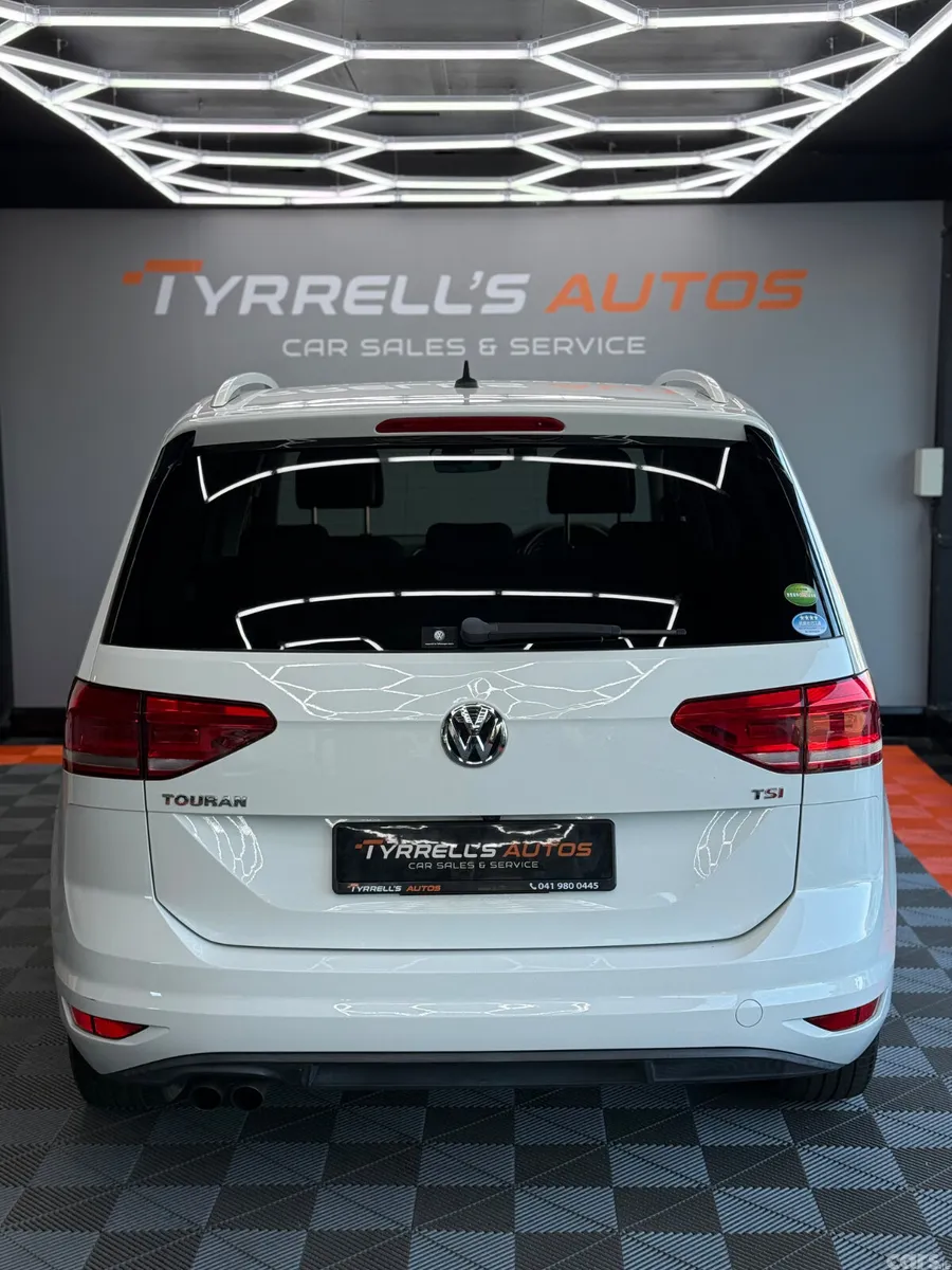 Volkswagen Touran MPV, Petrol, 2017, White