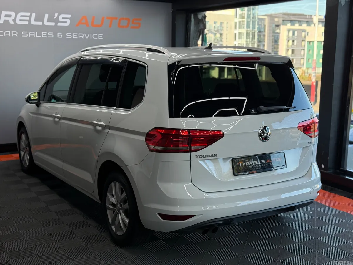 Volkswagen Touran MPV, Petrol, 2017, White