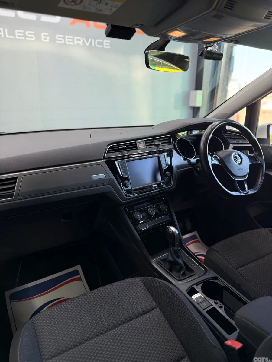Volkswagen Touran MPV, Petrol, 2017, White