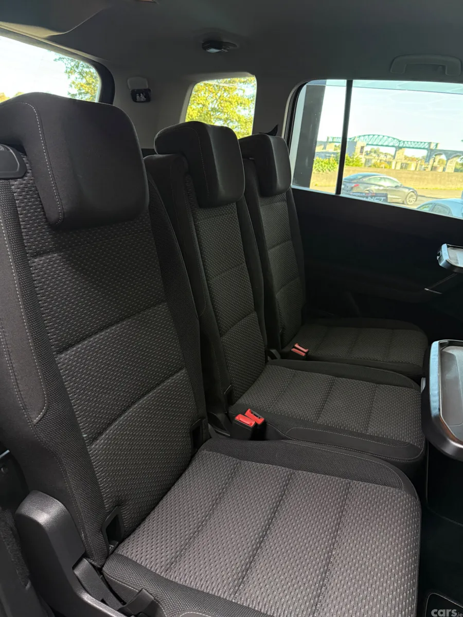 Volkswagen Touran MPV, Petrol, 2017, White