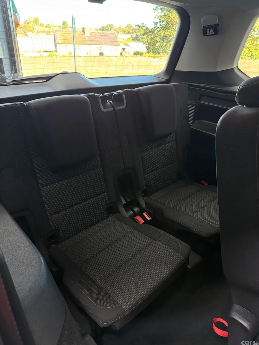 Volkswagen Touran MPV, Petrol, 2017, White