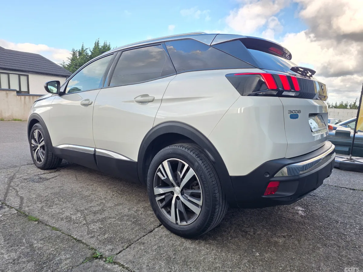 Peugeot 3008 MPV, Diesel, 2023, White
