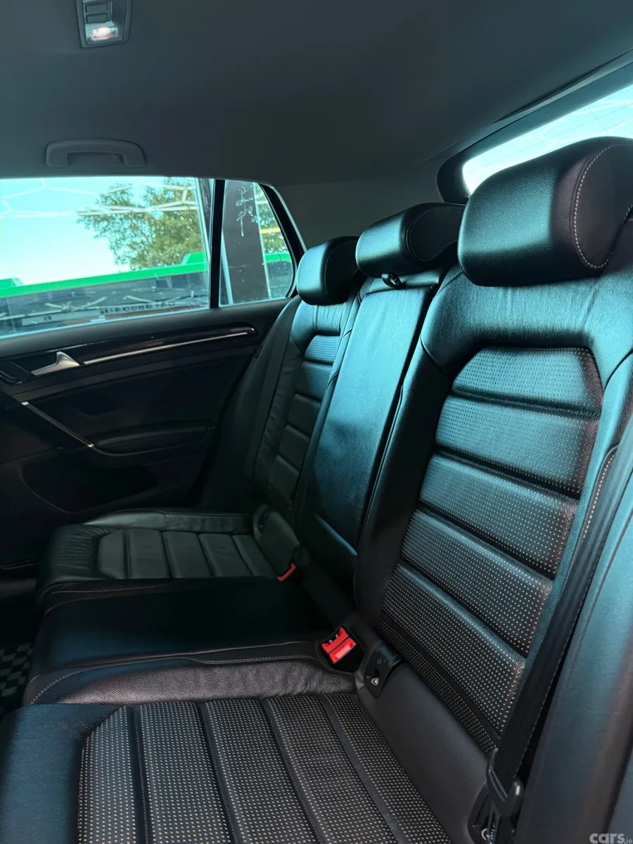 Volkswagen Golf Hatchback, Petrol, 2018, Blue