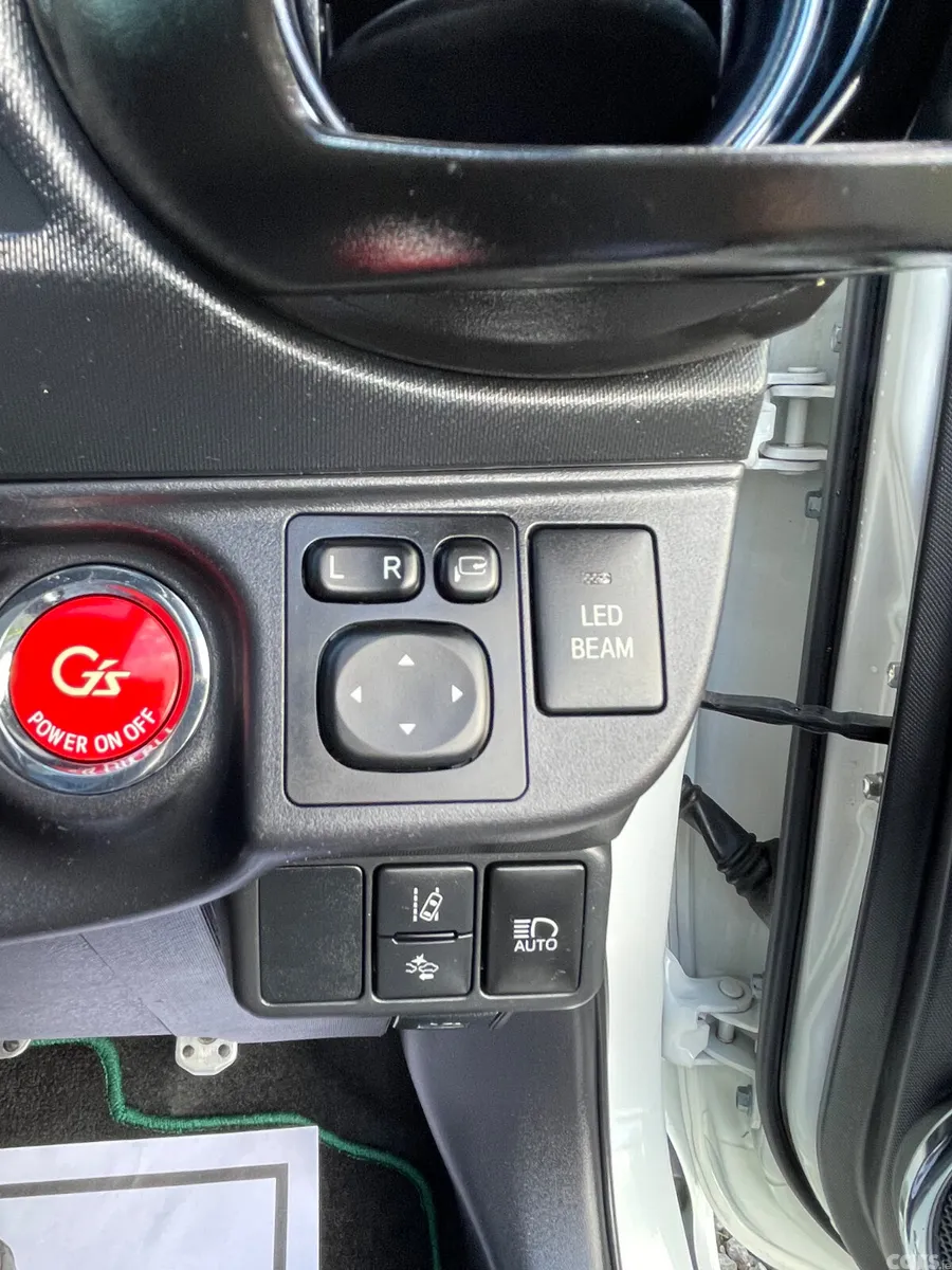 Toyota Aqua Hatchback, Petrol Hybrid, 2016, White