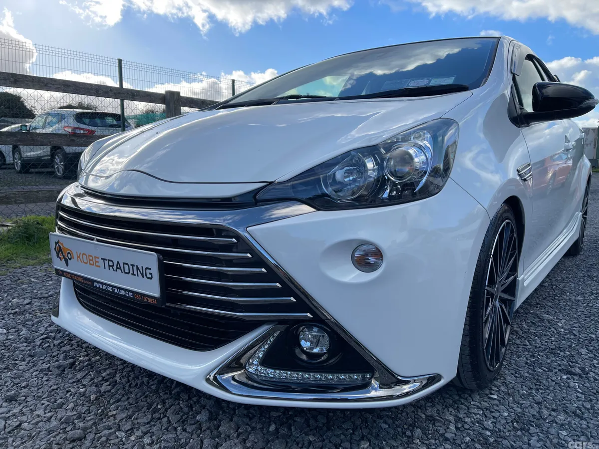 Toyota Aqua Hatchback, Petrol Hybrid, 2016, White