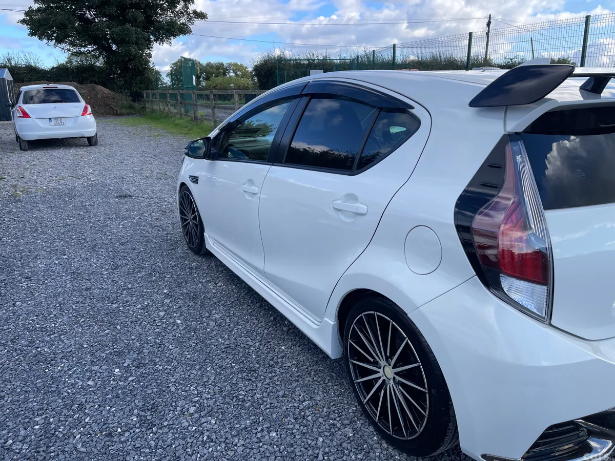 Toyota Aqua Hatchback, Petrol Hybrid, 2016, White