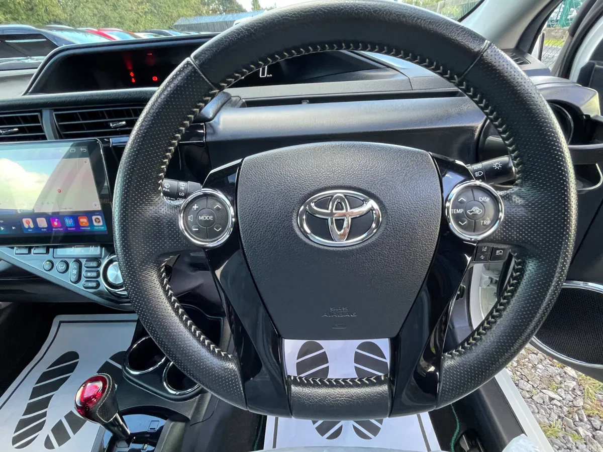 Toyota Aqua Hatchback, Petrol Hybrid, 2016, White