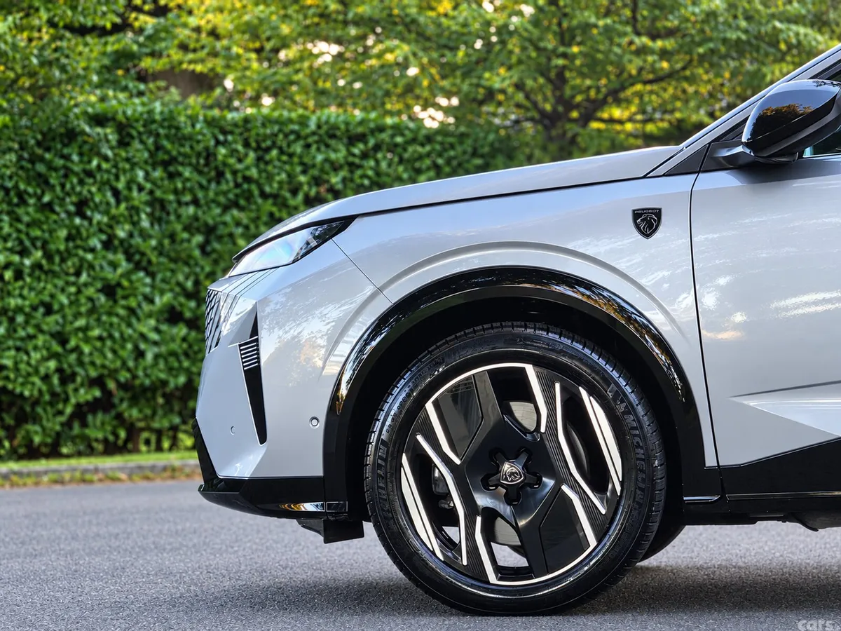Peugeot 5008 SUV, Electric, 2025, Grey