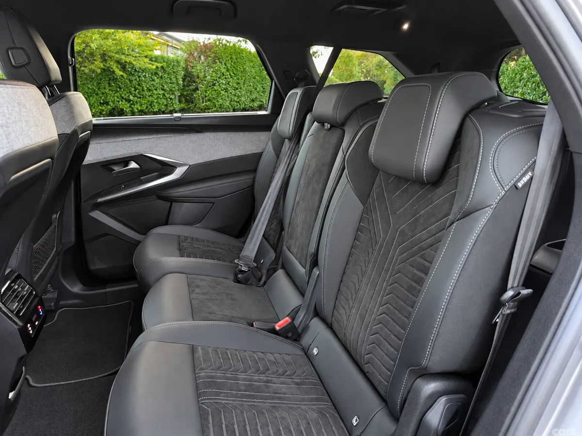 Peugeot 5008 SUV, Electric, 2025, Grey