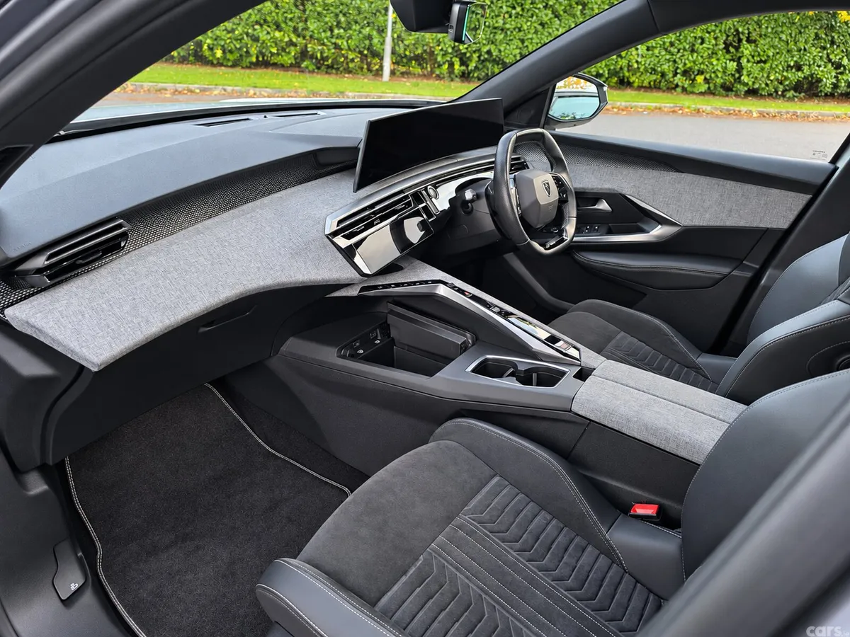 Peugeot 5008 SUV, Electric, 2025, Grey