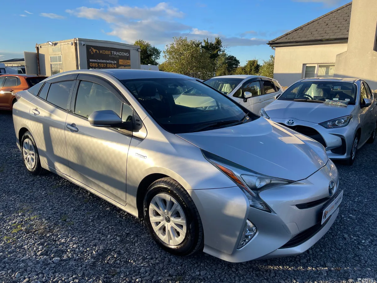 Toyota Prius Hatchback, Petrol Hybrid, 2017, Silver