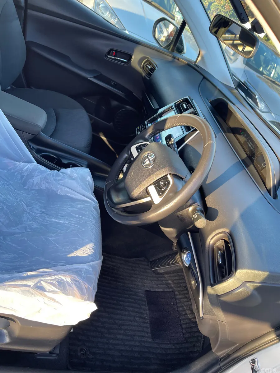 Toyota Prius Hatchback, Petrol Hybrid, 2017, Silver