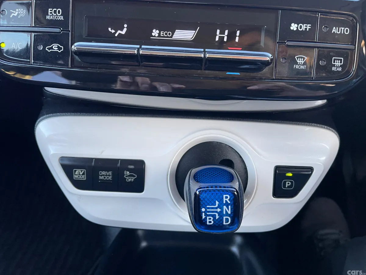 Toyota Prius Hatchback, Petrol Hybrid, 2017, Silver