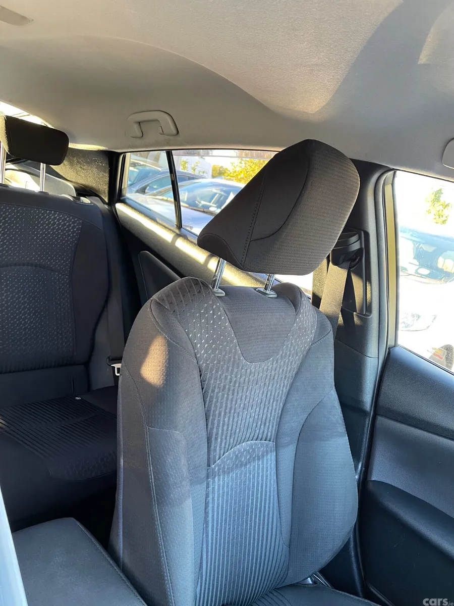 Toyota Prius Hatchback, Petrol Hybrid, 2017, Silver